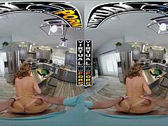 大奶熟女在VR中讲课