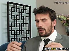 熟女继母Diana Prince of Brazzers被Manuel Ferrara舔奶子和操屁眼