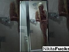 尼基塔··詹姆斯 (MILF Nikita von James) 进行独奏自慰